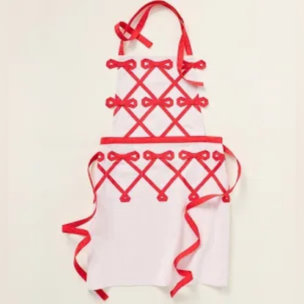 Benedetto. Red and White Bowed Apron. All CTN. Machine Wash.